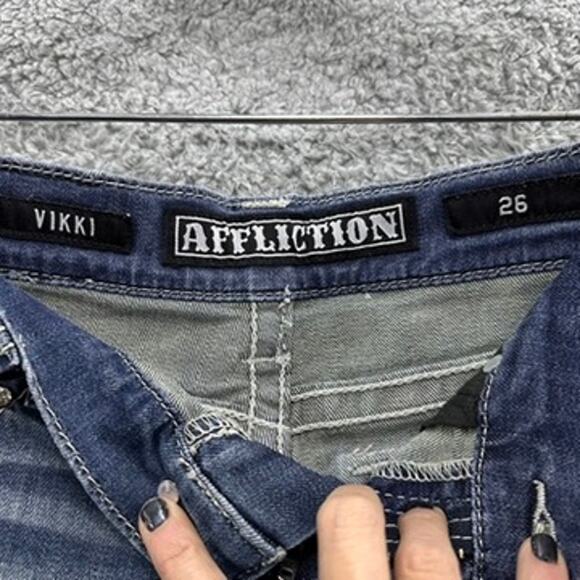 Affliction Vikki Size 26 Cutoff Shorts Rhinestones Embellished Pockets Cowgirl - Picture 4 of 10